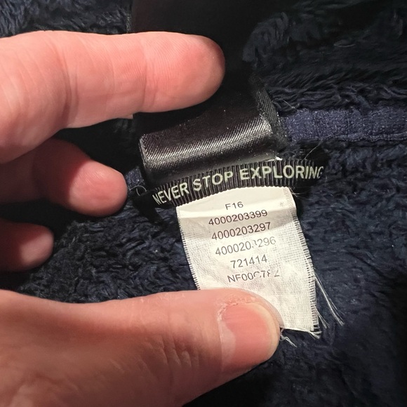 The North Face Women's Midnight Blue Osito Jacket - Picture 6 of 6